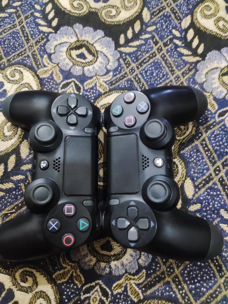 DUALSHOCK 4 Wireless PS4 Controller 1