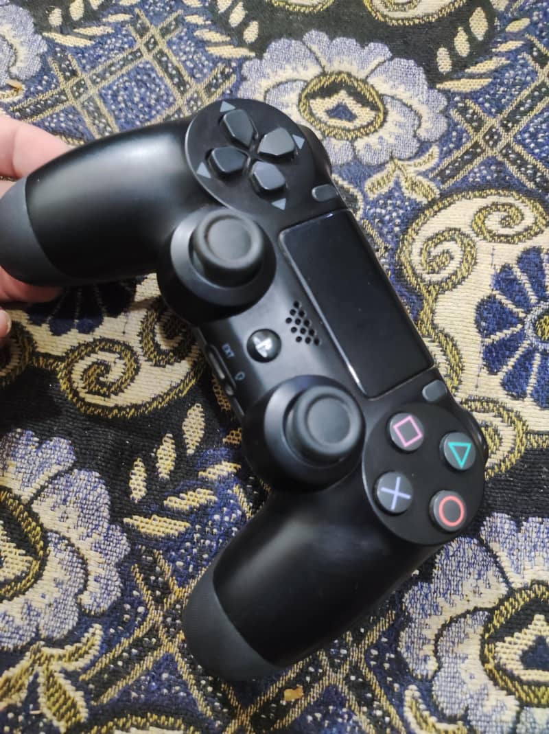 DUALSHOCK 4 Wireless PS4 Controller 3