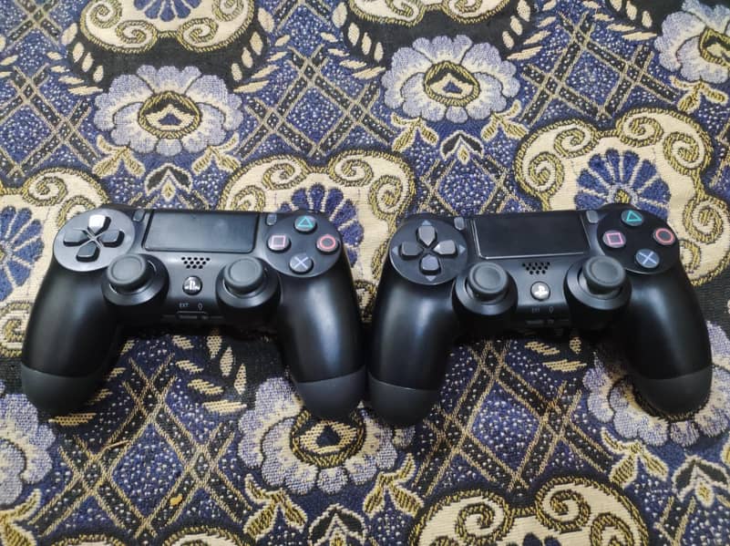 DUALSHOCK 4 Wireless PS4 Controller 4