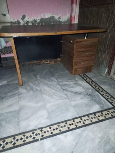 Premium Executive Table as like brand new available for sale
