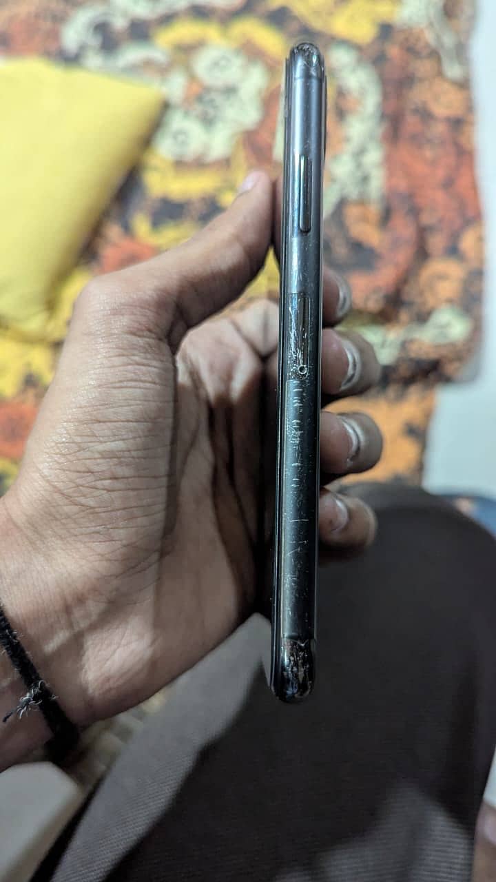 Apple iPhone X 4