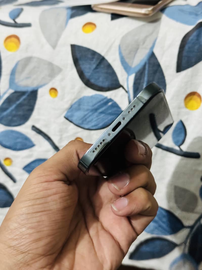 iPhone 12 pro 4