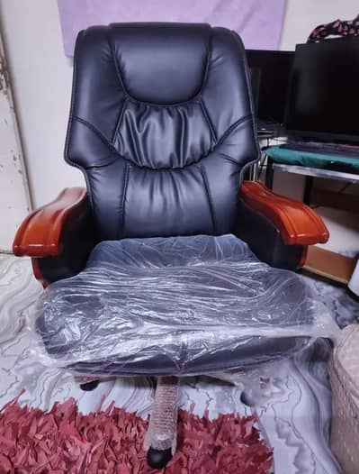 Premium Executive Office Boss Chair _ Like Brand New Condition