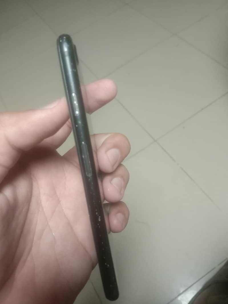 Apple iPhone 7 3