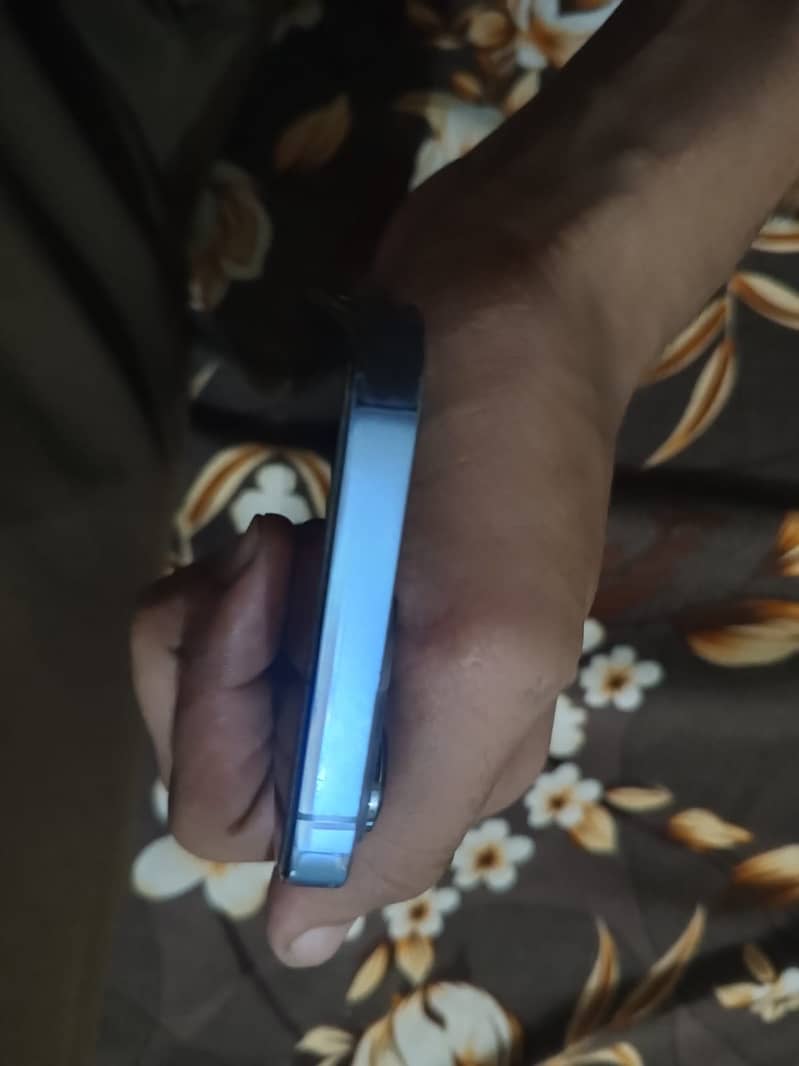 Apple iPhone 13 Pro 2