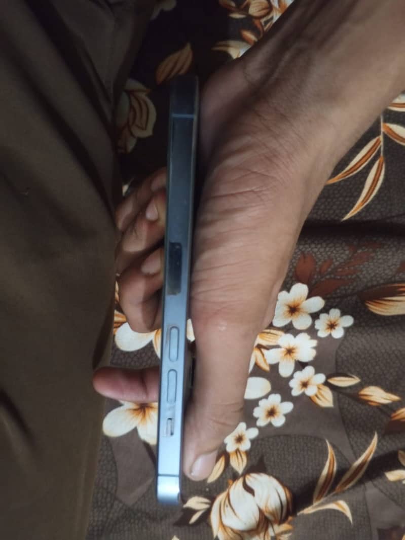 Apple iPhone 13 Pro 4