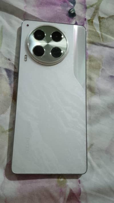 Tecno CAMON 30