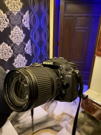Nikon D7100 with lens 18/140