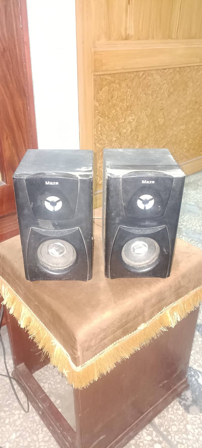 speaker and 1