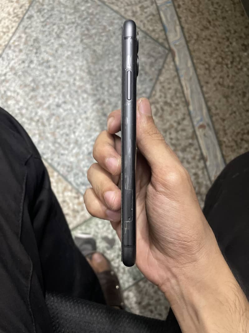 Apple iPhone 11 3