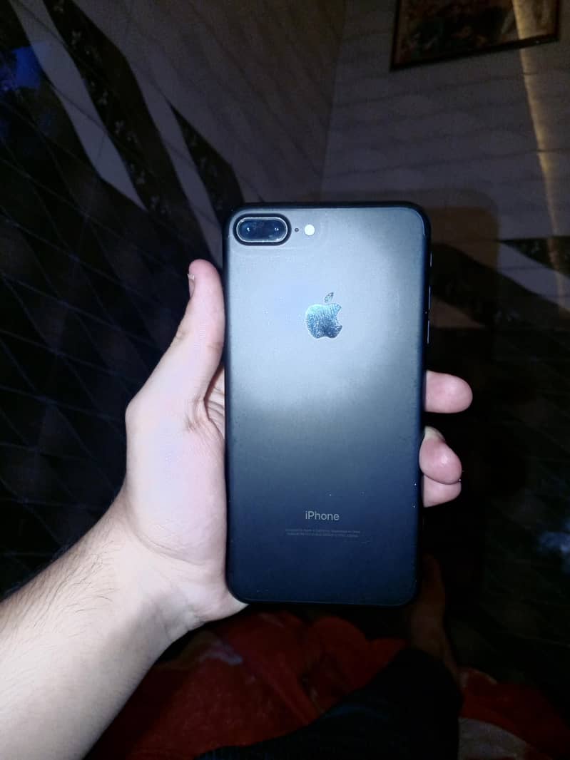 Apple iPhone 7 Plus 1