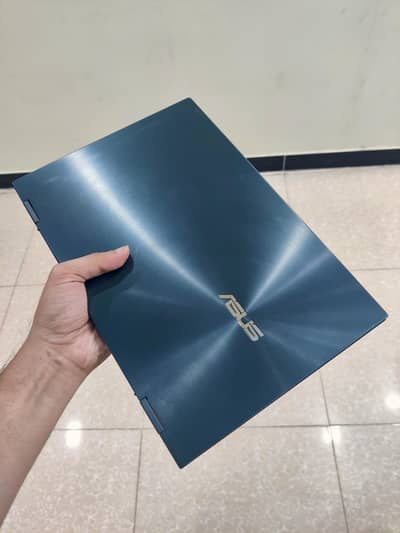 ASUS ZenBook Flip (2-in-1) • Intel i7 • 16GB RAM 512GB SSD • 360°