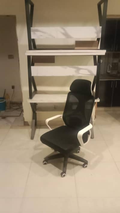 Office chair and table