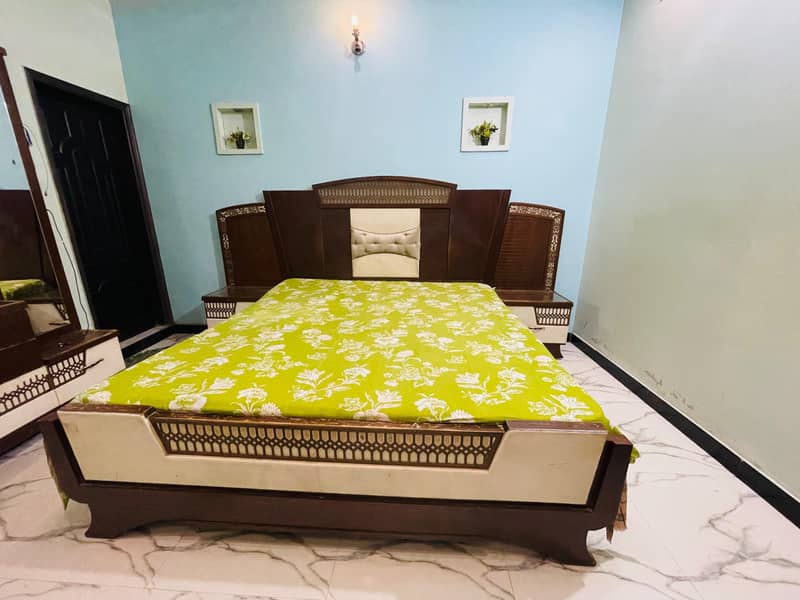 Luxury wooden bedroom set for sale in very good condition 0