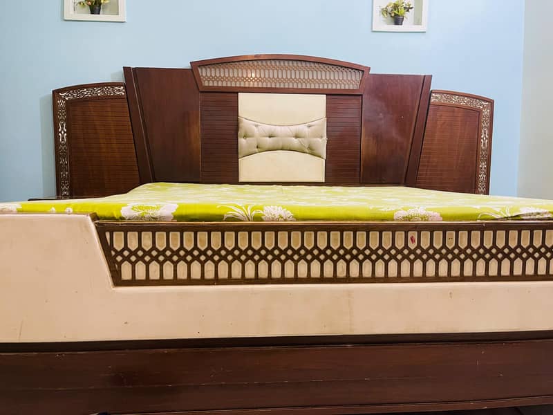 Luxury wooden bedroom set for sale in very good condition 1