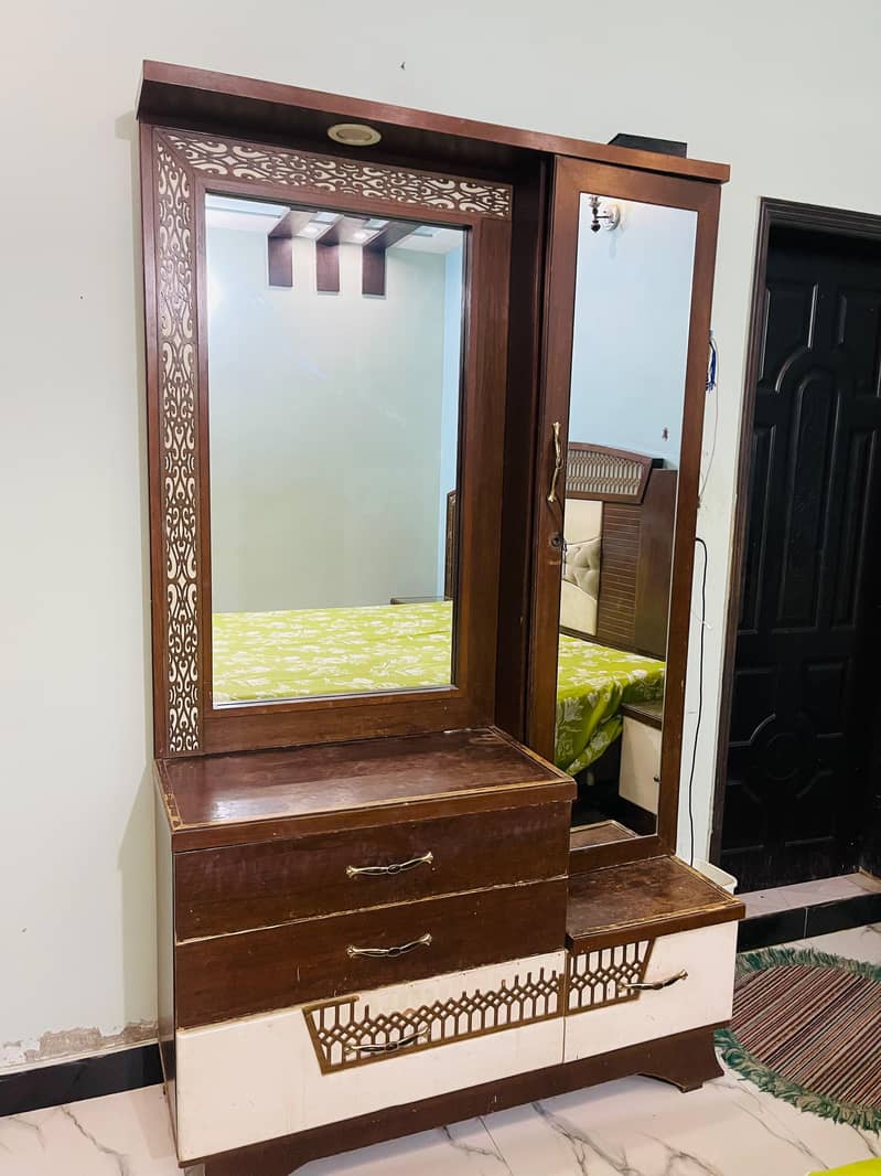 Luxury wooden bedroom set for sale in very good condition 2