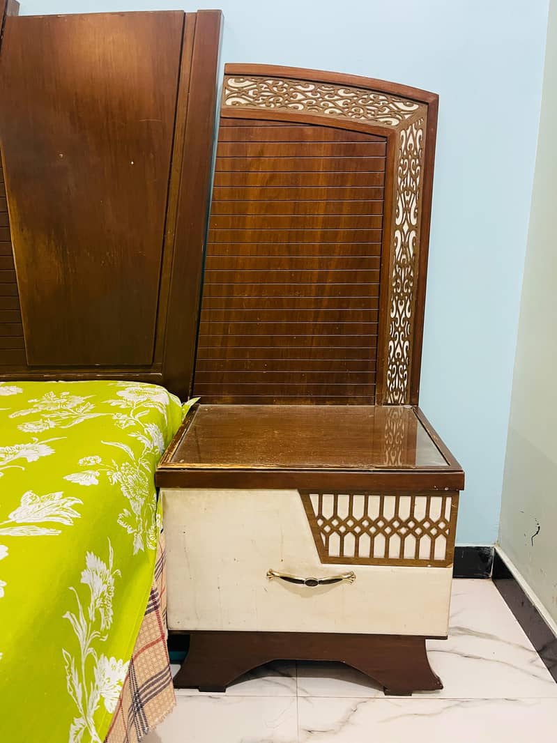 Luxury wooden bedroom set for sale in very good condition 5