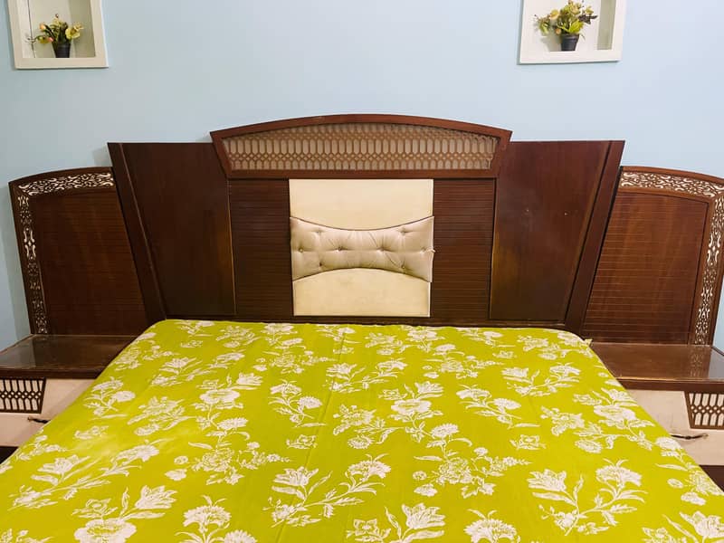 Luxury wooden bedroom set for sale in very good condition 6