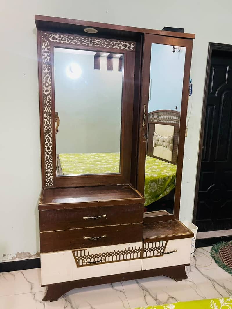 Luxury wooden bedroom set for sale in very good condition 8