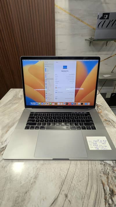 MacBook Pro 15" 2017 | i7 | 16GB | 500GB SSD