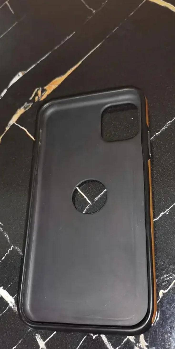 iPhone 11 3