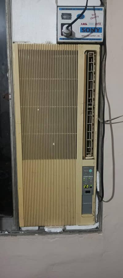 window ac 110 , geniun condition original gas