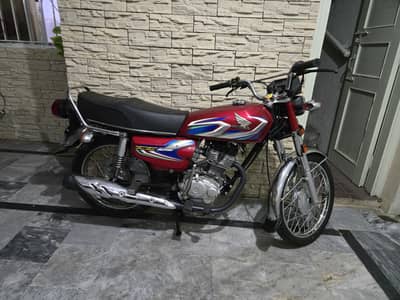 Honda 125 2O22:"O. 3. O. 2.8. 9.2. 2.9. 6.5"