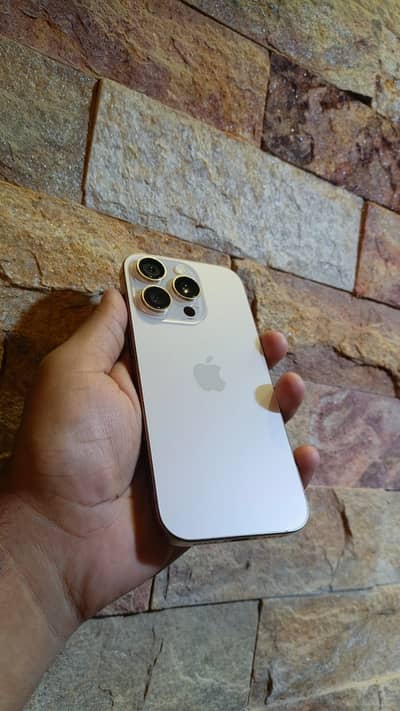 Apple iPhone 16 Pro jv