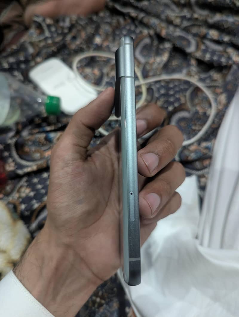 Google Pixel 8 5
