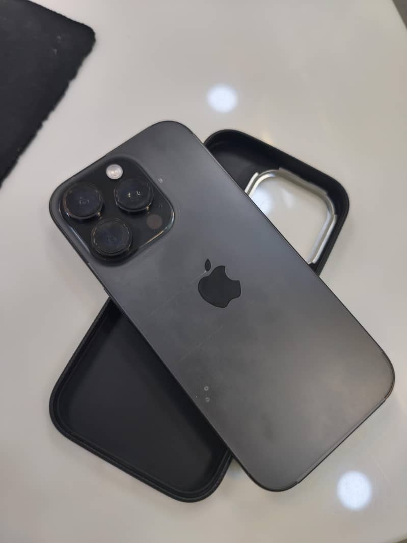 Apple iPhone 16 Pro 0
