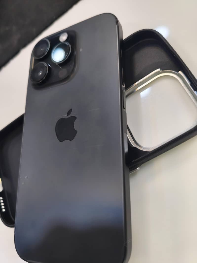 Apple iPhone 16 Pro 2