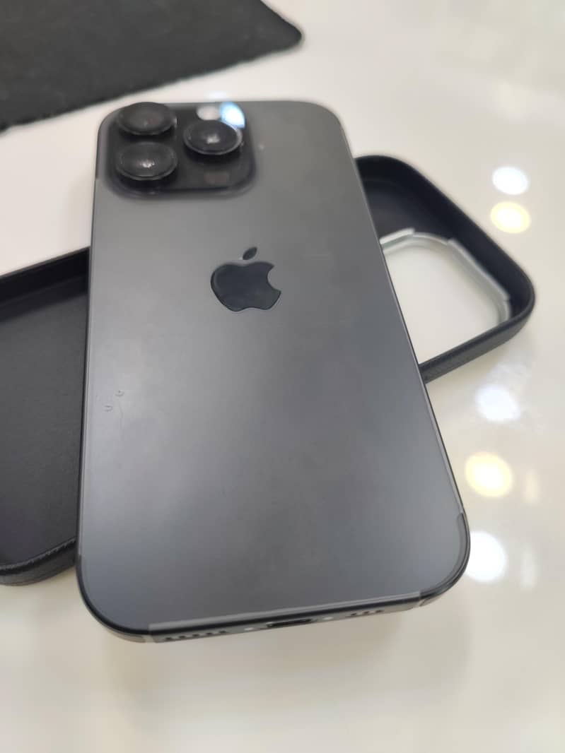 Apple iPhone 16 Pro 3