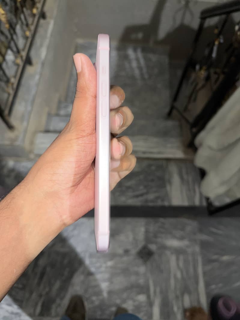 Apple iPhone 15 plus 4
