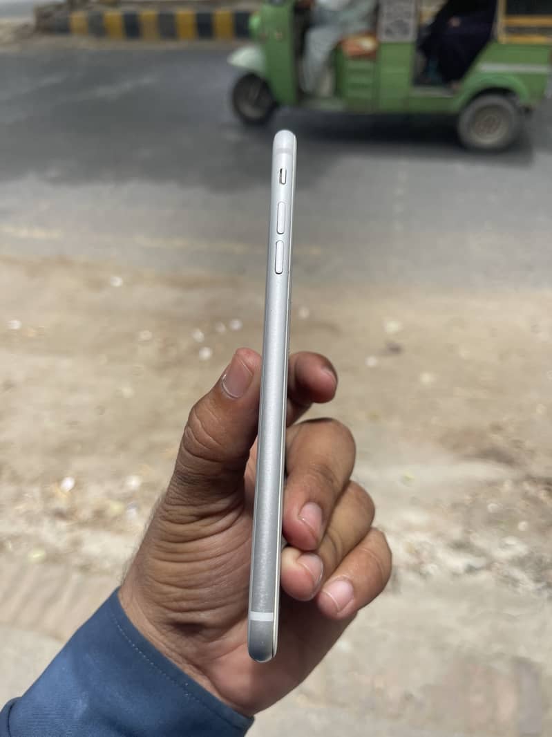 Apple iPhone 8 Plus 0