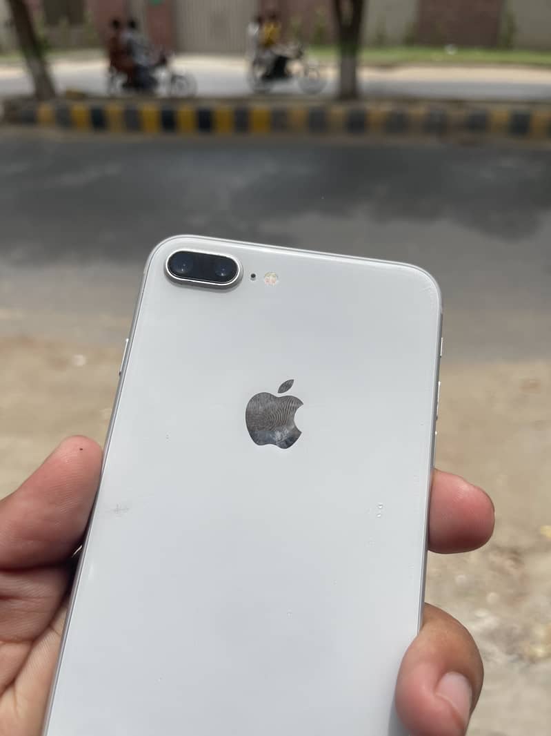 Apple iPhone 8 Plus 4