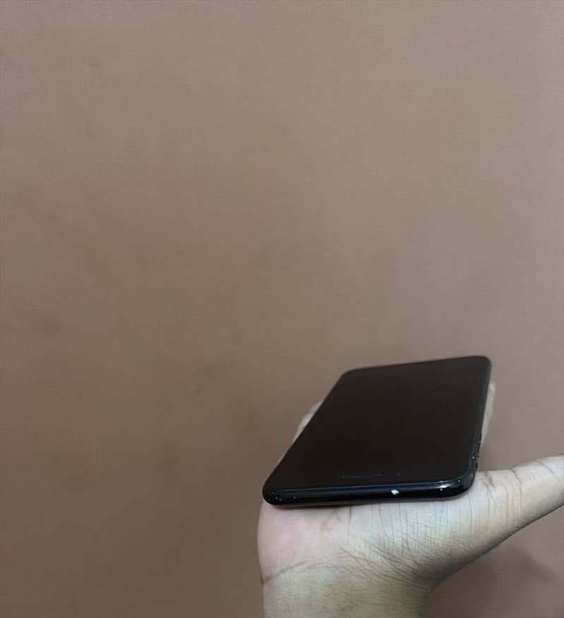 Apple iPhone 7 Plus 0