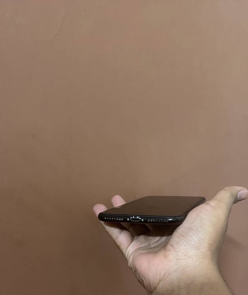 Apple iPhone 7 Plus 1