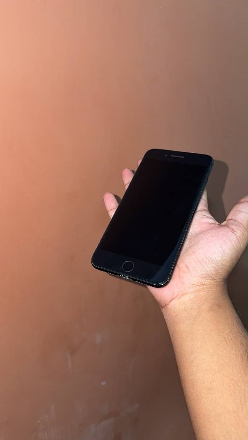 Apple iPhone 7 Plus 6