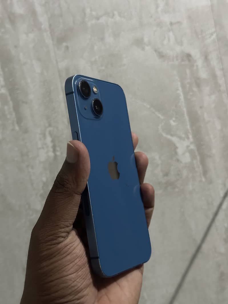 Apple iPhone 13 0