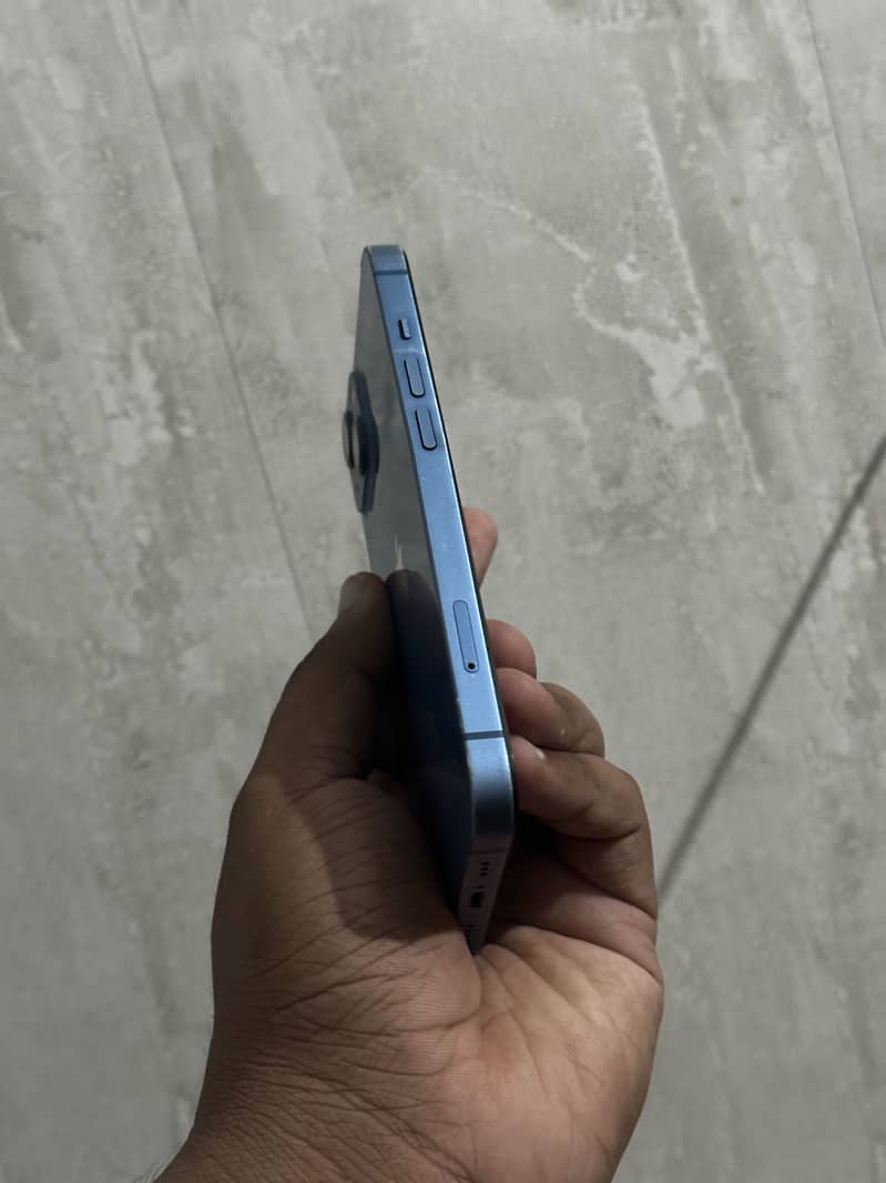 Apple iPhone 13 2
