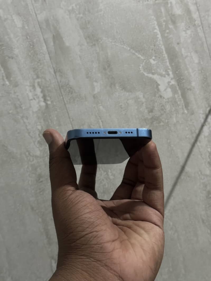 Apple iPhone 13 4