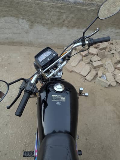 Honda CD-70 2025 Model – Excellent Condition