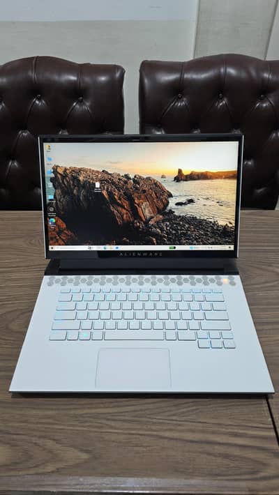 Dell Alienware M15 R4 HK / 8-Core, 16MB Cache/ 8 gb 3070 RTX