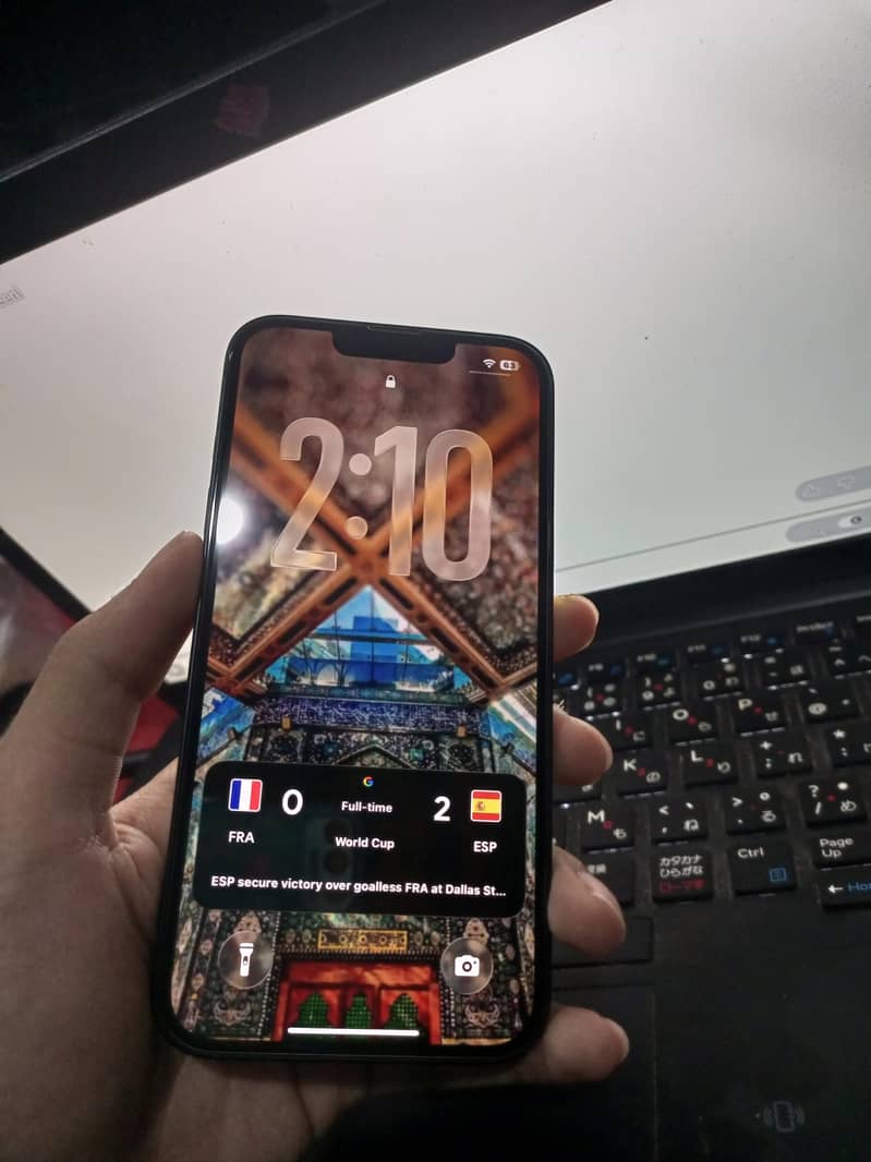 Apple iPhone 16e 0