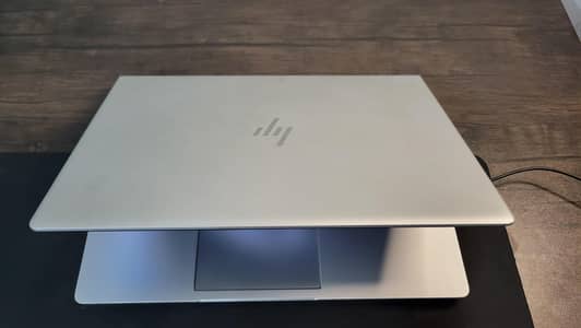 HP ELITEBOOK G5 735 -Amd Ryzen 5 Pro - 1gb GPU