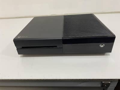 Xbox one black colour 500 gb with a black original wireless controller