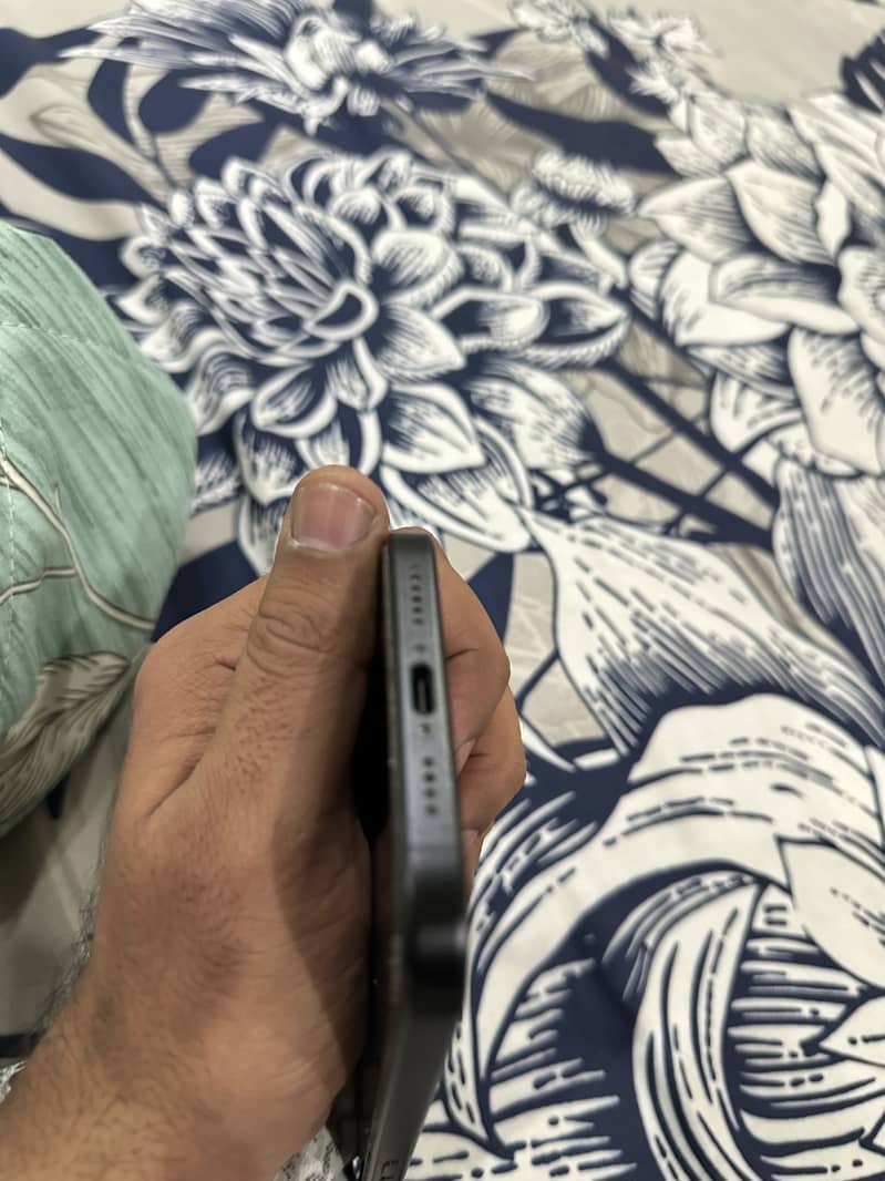 Apple iPhone 16 Plus 1