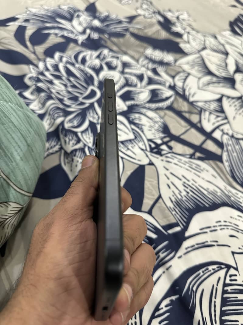 Apple iPhone 16 Plus 2