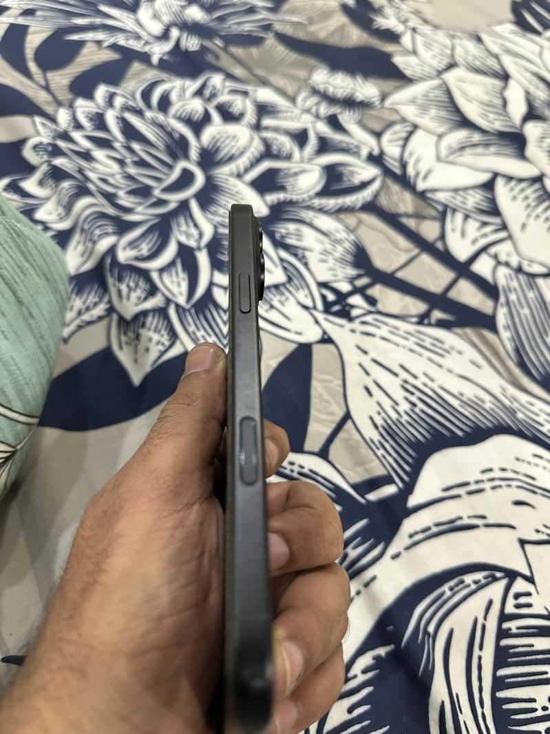 Apple iPhone 16 Plus 3
