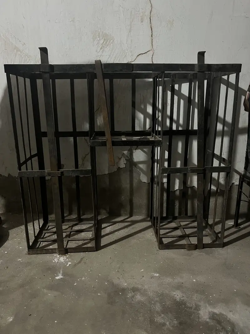 Eggs stand